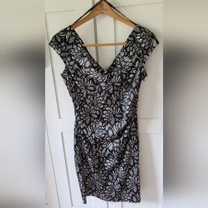 Maggy London Dress Womens 8 Black White Floral Fit And Flare V Neck Line Sexy